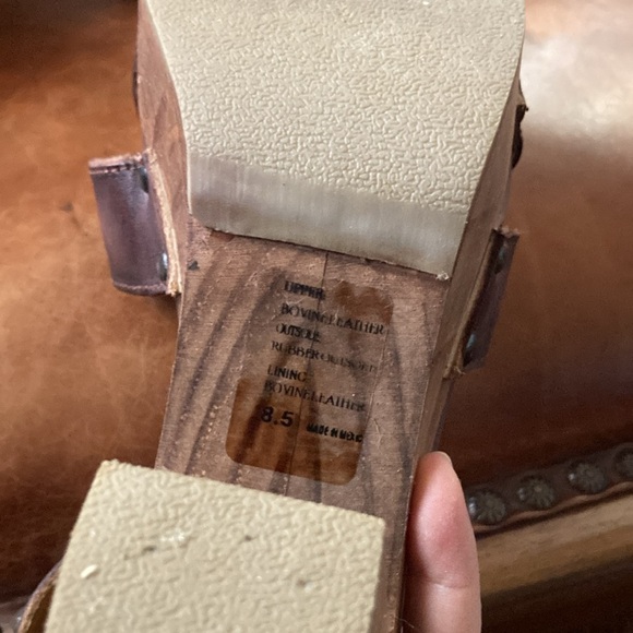 Brown leather size 8 1/2 platforms - Picture 3 of 5